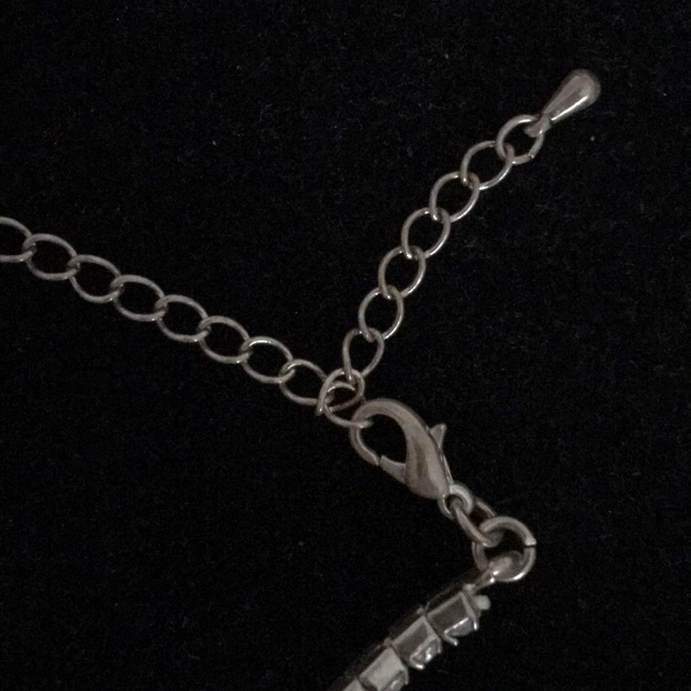 Diamond/Crystal like Costume Jewelry - Picture 8 of 12